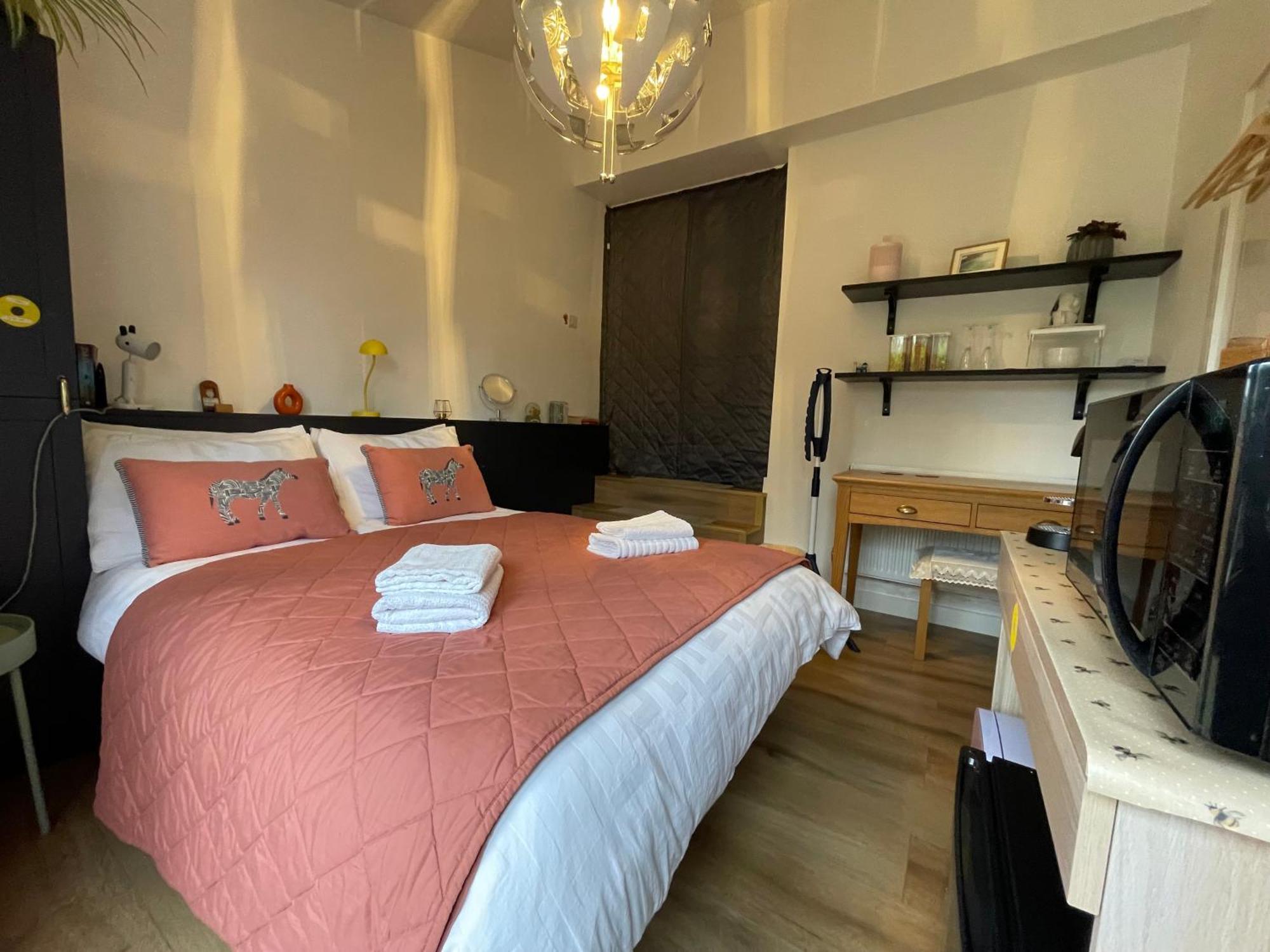 Brand New En-suite Double Private Entry Self-check