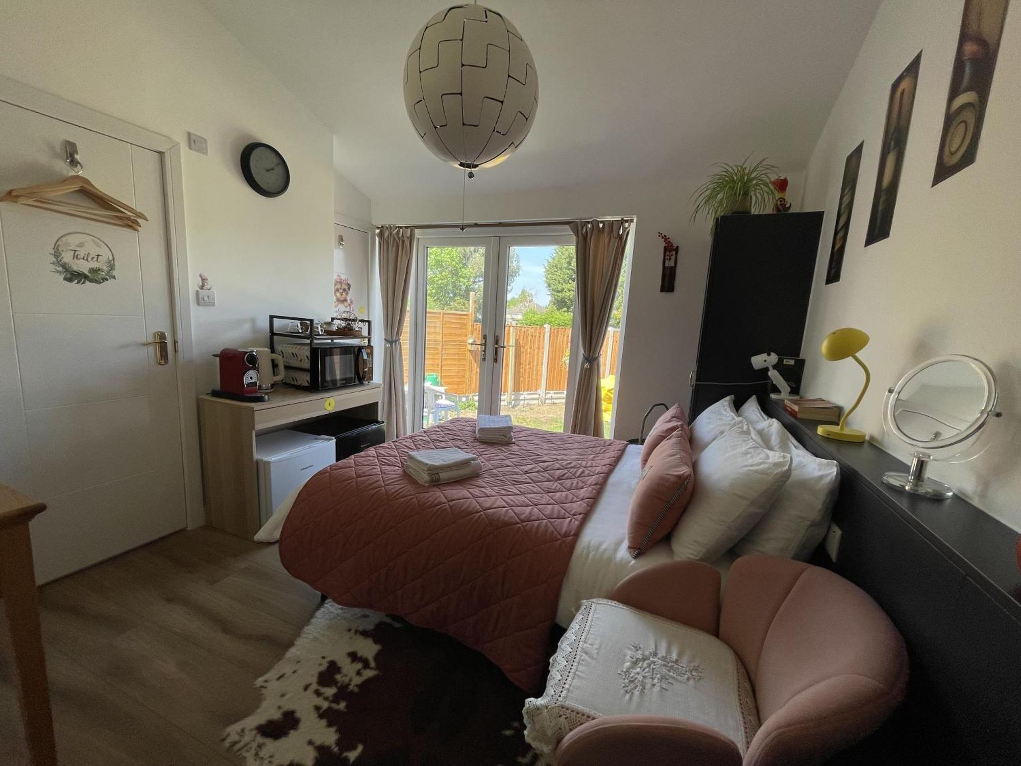 Brand New En-suite Double Private Entry Self-check